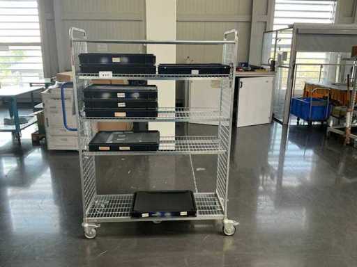 Carro de almacenamiento con contenido