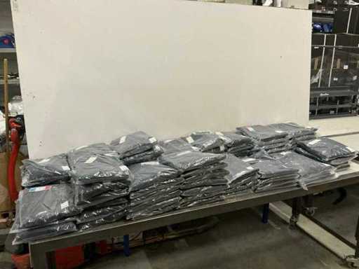 Partij diverse Clique cardigans/hoody’s/etc (98x)