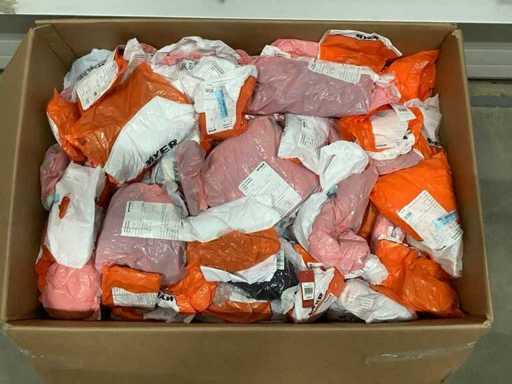 Palette verschiedener Rückgabekleidung (300x)