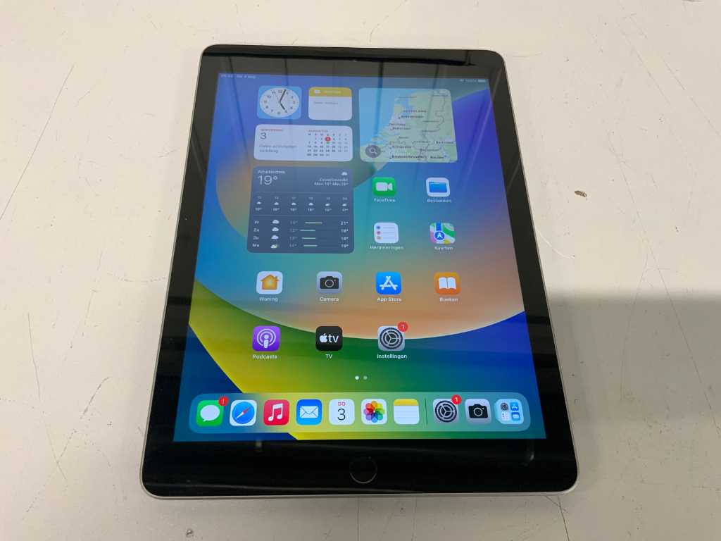 Apple iPad 6th Gen A1893 Tablet