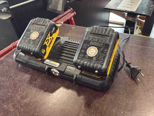 DeWalt DCB132 Ladegerät und Batterien (3x)