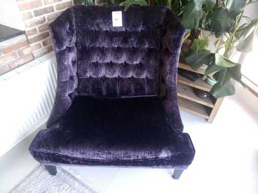 2 Designersitze aus lila Stoff 