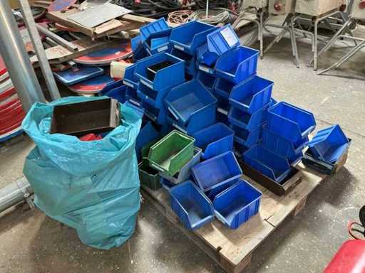 Batch of sorting trays