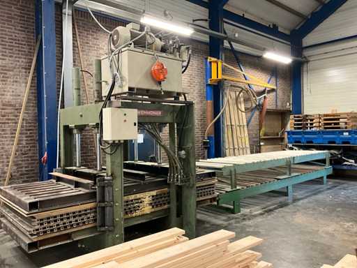 Wemhoner Presse hydraulique avec 2 convoyeurs à rouleaux