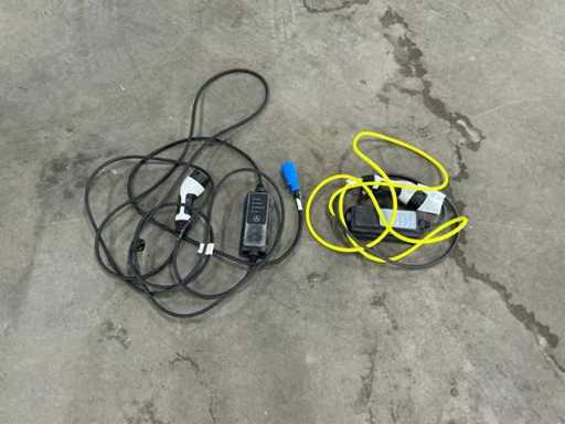 Mercedes-Benz/Delphi - Car Battery Chargers (2x)