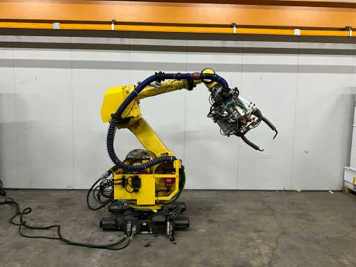 Fanuc R-2000iA 165F Welding robot & R-J3iB Control cabinet.