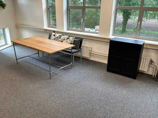Table avec banc et placard