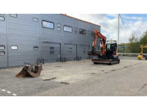 e53942be-e5a6-4448-ade2-4d31781d14cc.mp4