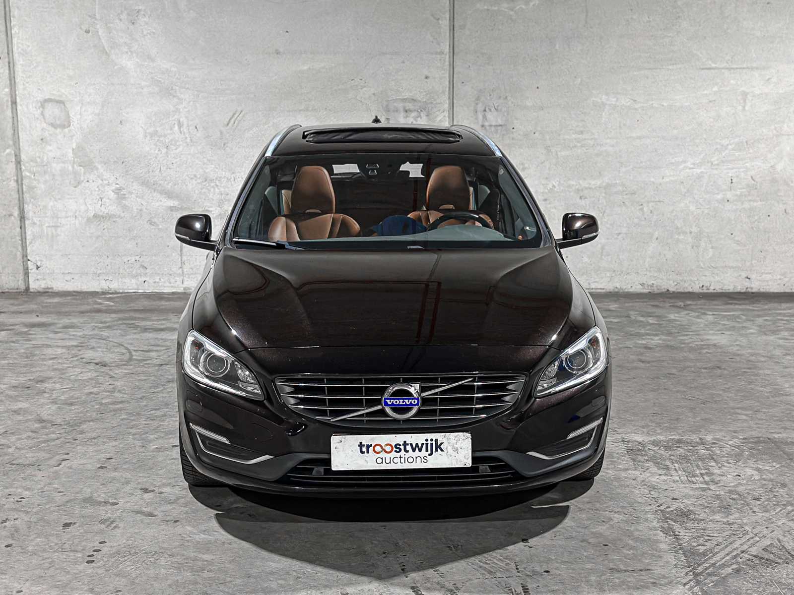 Volvo V60 2.4 D6 Twin Engine Summum 220hp 2015 Plug-In Hybrid, HR-946-F
