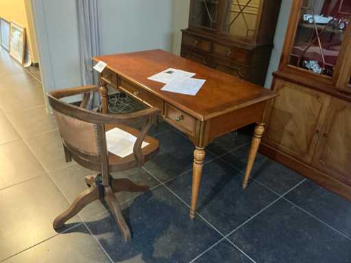 Antieke kerselaar bureautafel