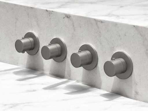 IVY Bond Mélangeur intégré à 3 fonctions : pièce en métal brossé noir montée en surface