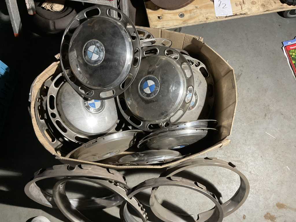 Batch of hubcaps BMW 02 e10