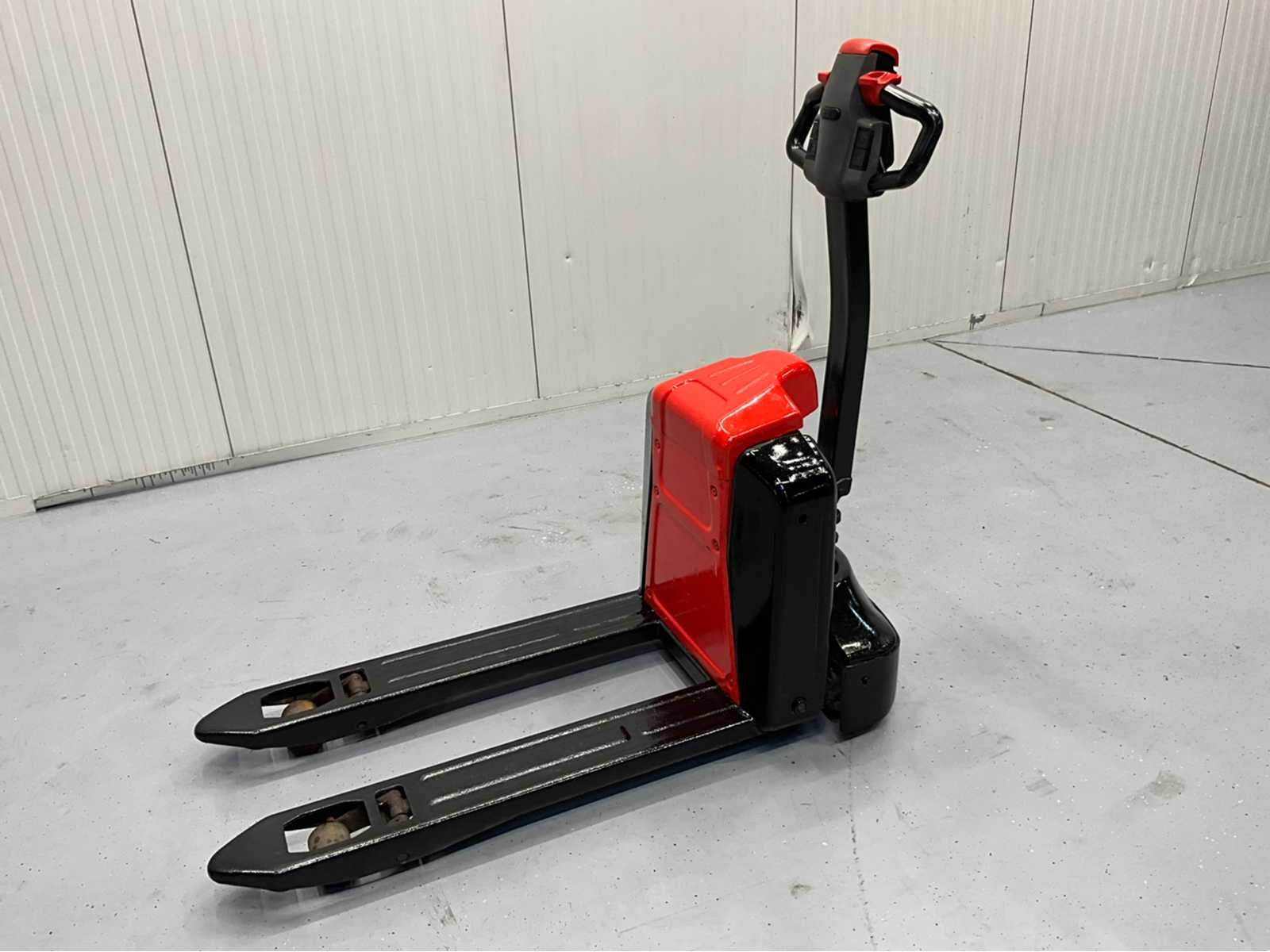 EP – 2021 – EPL 154 – Electric pallet jack – 238 hours