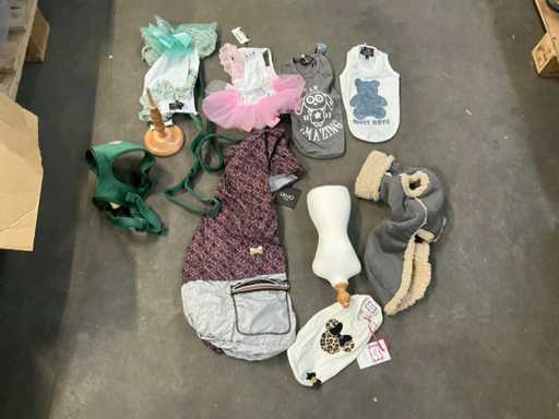 Partij diverse hondenleibanden -en harnassen