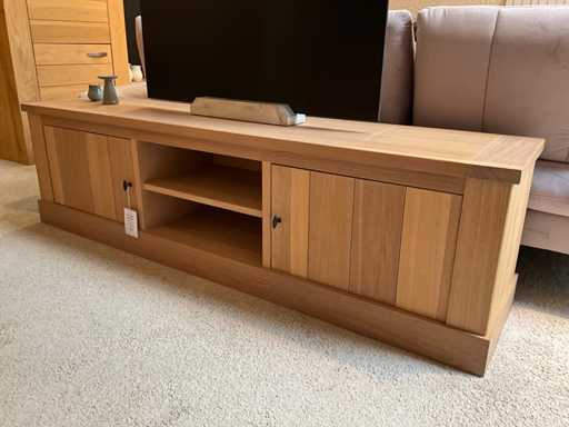Meble telewizyjne z d?bu portlandzkiego
