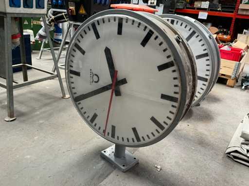 Vintage-analoge Stationsuhr