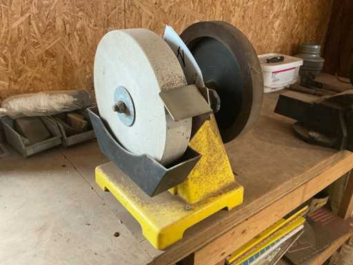 Wet grinding machine