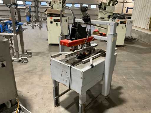 Machine à sceller des boîtes