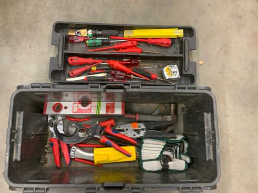 Knipex ,Felo ,e,une mallette à outils avec contenu