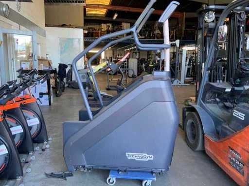 Technogym Excite climbmill 700 led elliptical cross trainer