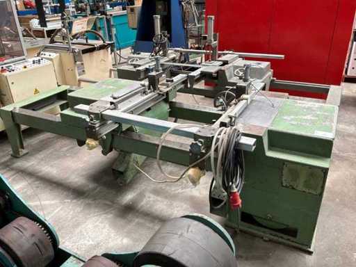 Automatische Profilsäge mit pneumatischer Klemmung