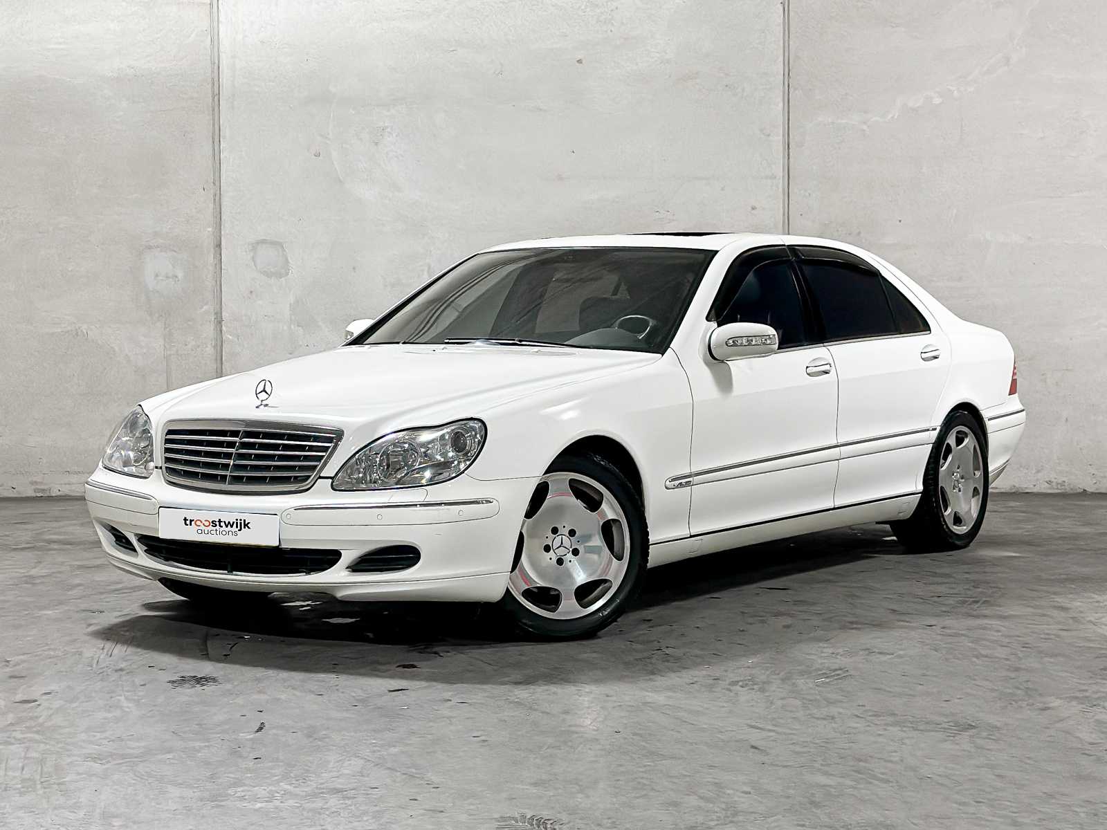Luxury, sports and classic cars te Tiel