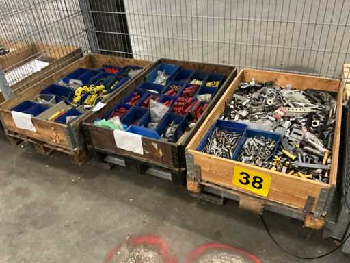 Batch of various spare parts