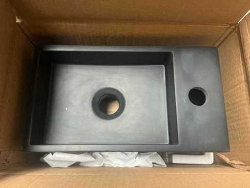 Julia Right matt schwarzer Brunnen