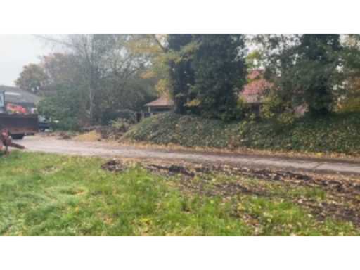 93b06de3-ddde-406d-9d66-99fe8f0ca2b1.mp4