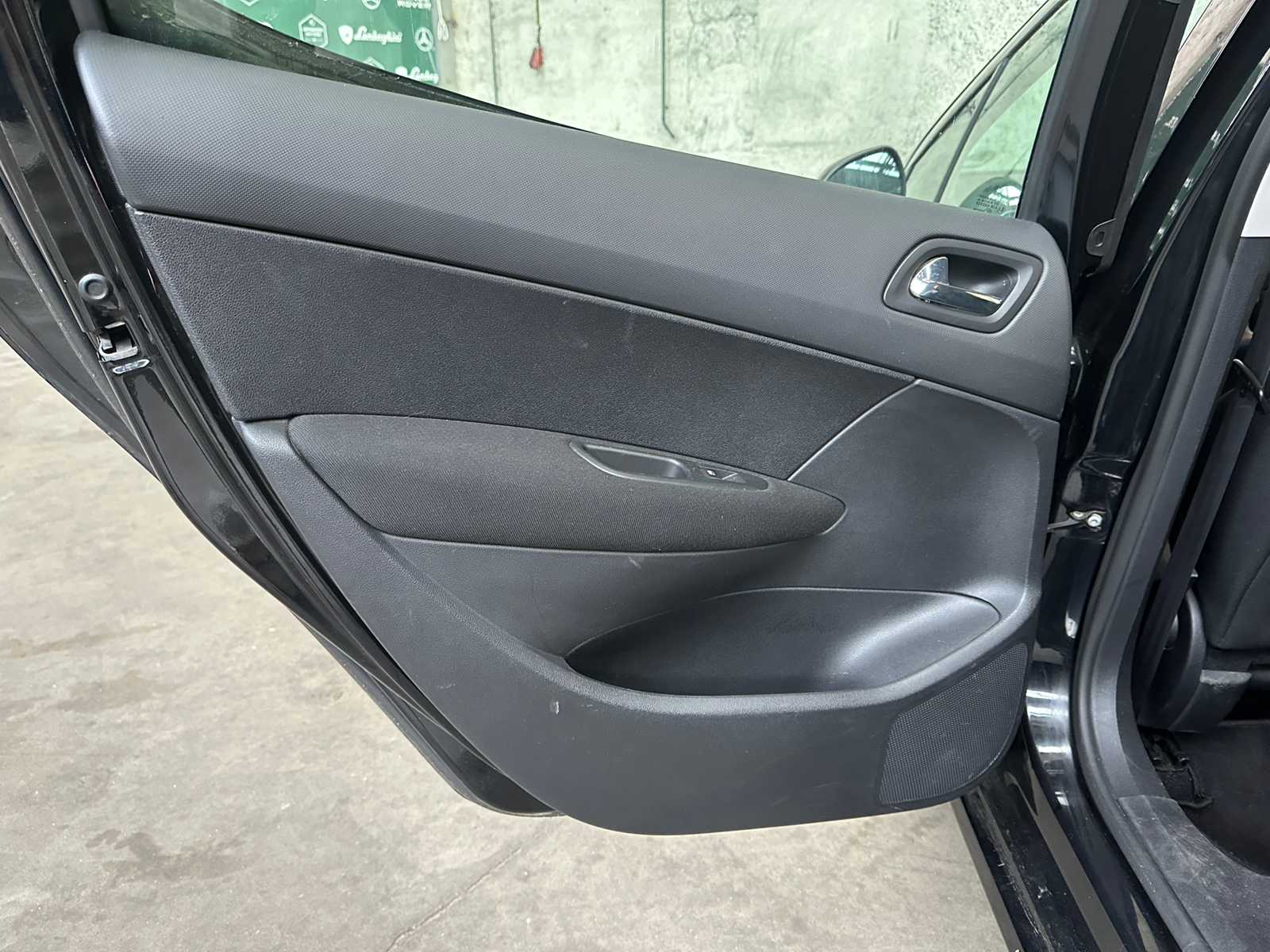 Peugeot 308 1.6 VTi Mill. 200 120pk 2011, 19-RJB-5