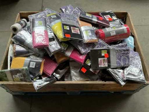 2Lif PALLETDEAL with table runners and display fabric