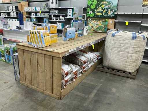 Drewniany stół prezentacyjny