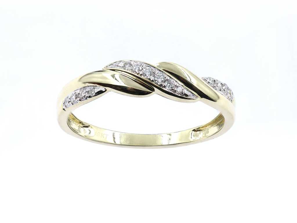 18 Kt Yellow Gold Ring With Natural Diamonds