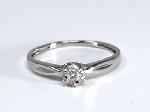 9 KT White gold Ring With Natural Diamond