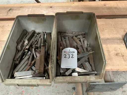 Batch of turning chisels