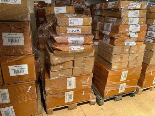 Décoration de fête, valeur de vente au détail 2 100 €