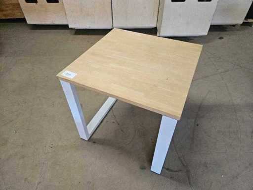 1x Table 80x80cm en caoutchouc