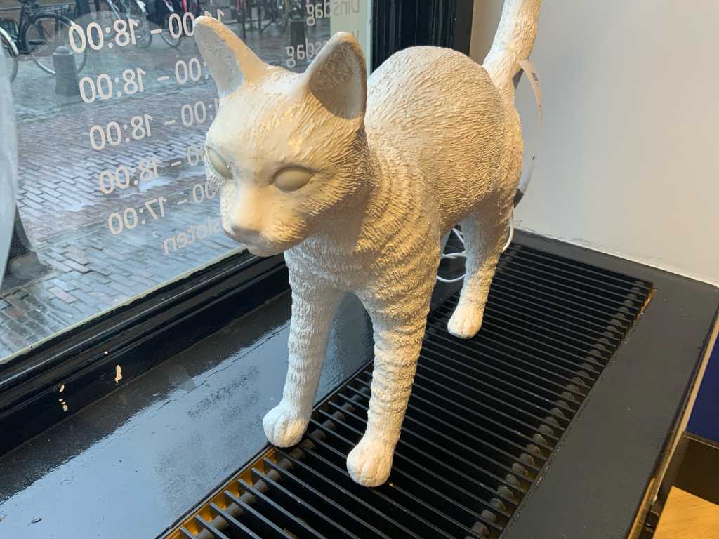 Seletti jobby deals the cat lamp