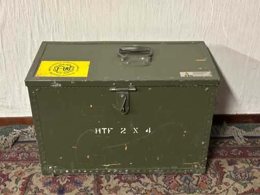 Coffre avec système de ventilation pour tente militaire