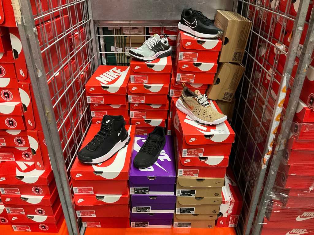 Mega outlet 2024 nike shoes