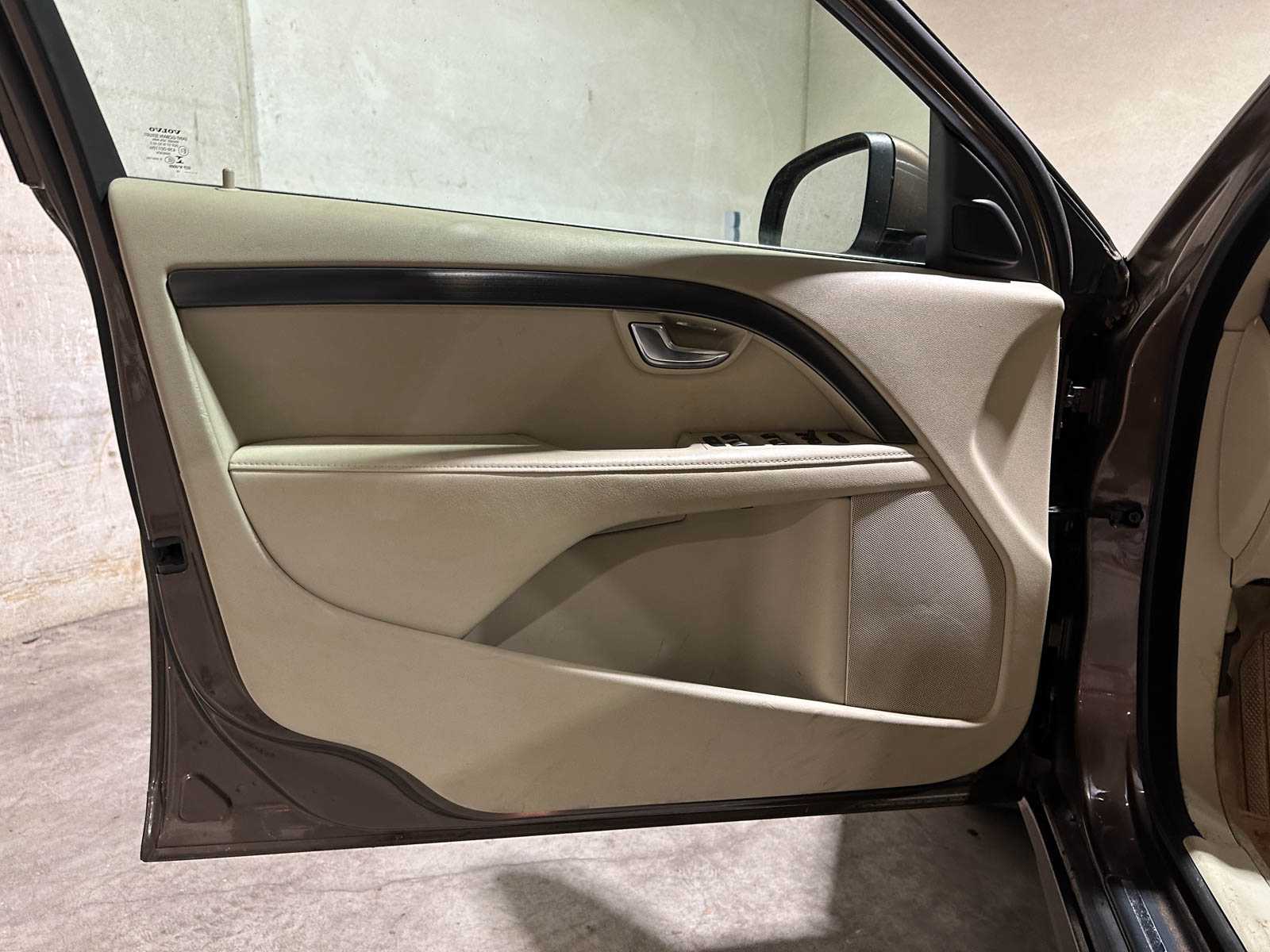 Volvo V70 2.0 D4 Summum 181pk 2015 (Origineel-NL), GB-859-B