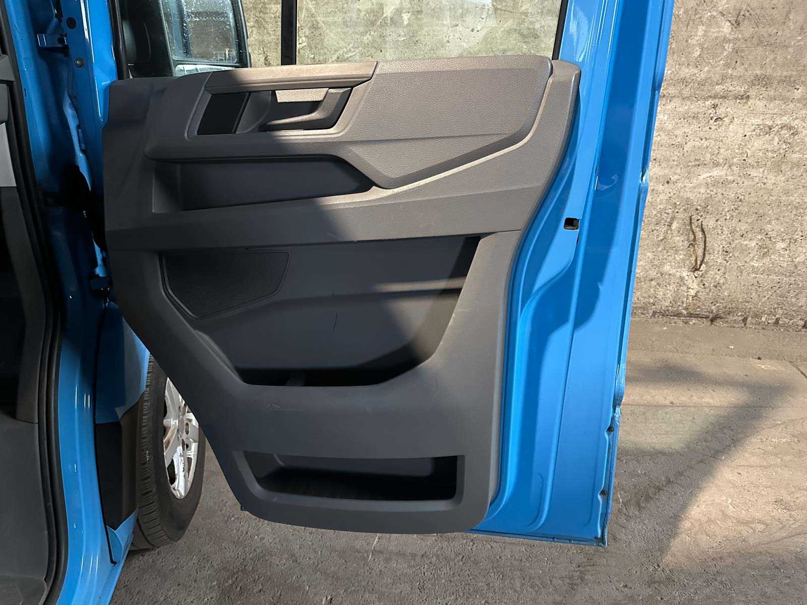 Volkswagen Crafter 35 2.0 TDI L4 Bakwagen 102pk 2017 Bedrijfswagen (Origineel-NL), V-061-JR