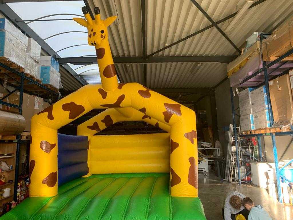 girafe de château gonflable