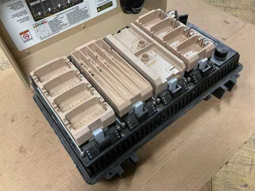 Înc?rc?tor de baterii BTC70100 Bren-Tronics Inc.