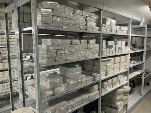 Partij diverse kunststof kasten (339x)