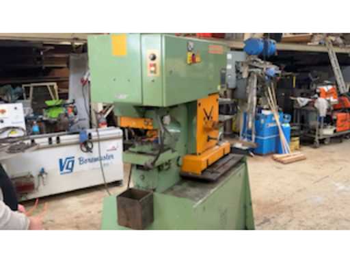 77513f32-1b44-4c78-a636-7cb02d61b9a7.mp4