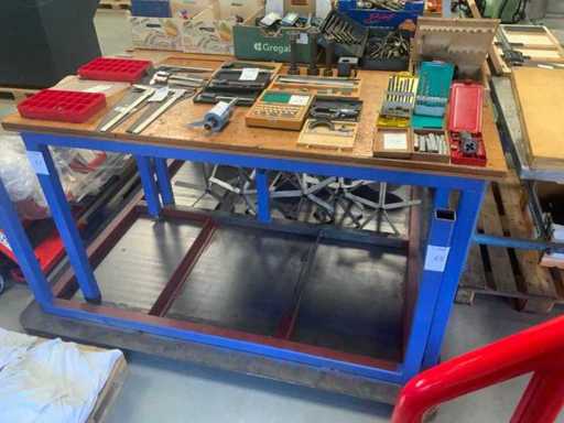 Table de travail en acier