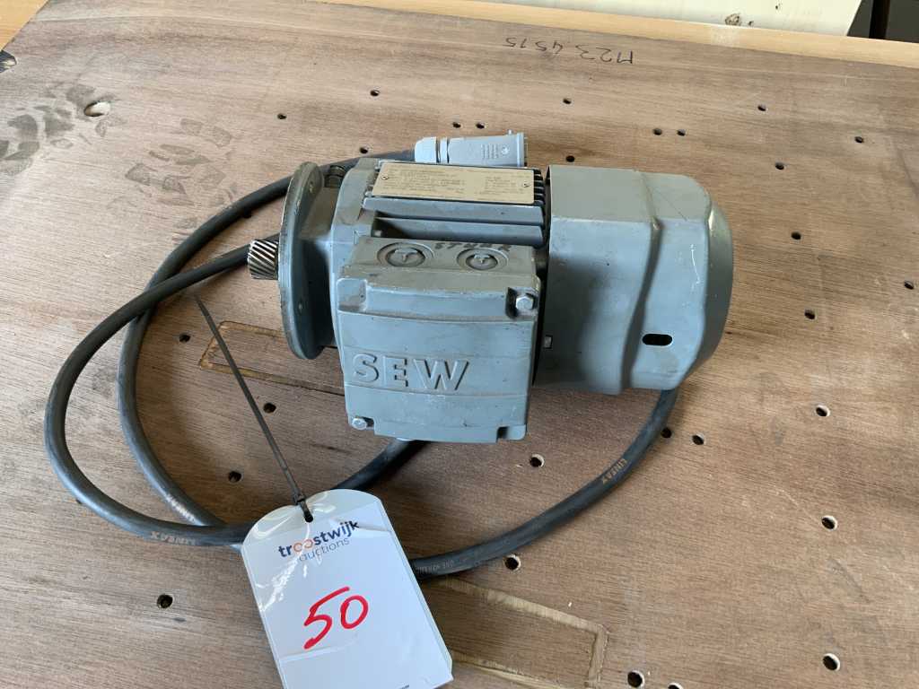 Motor electric SEW R57 R37 DR63S4 / BR