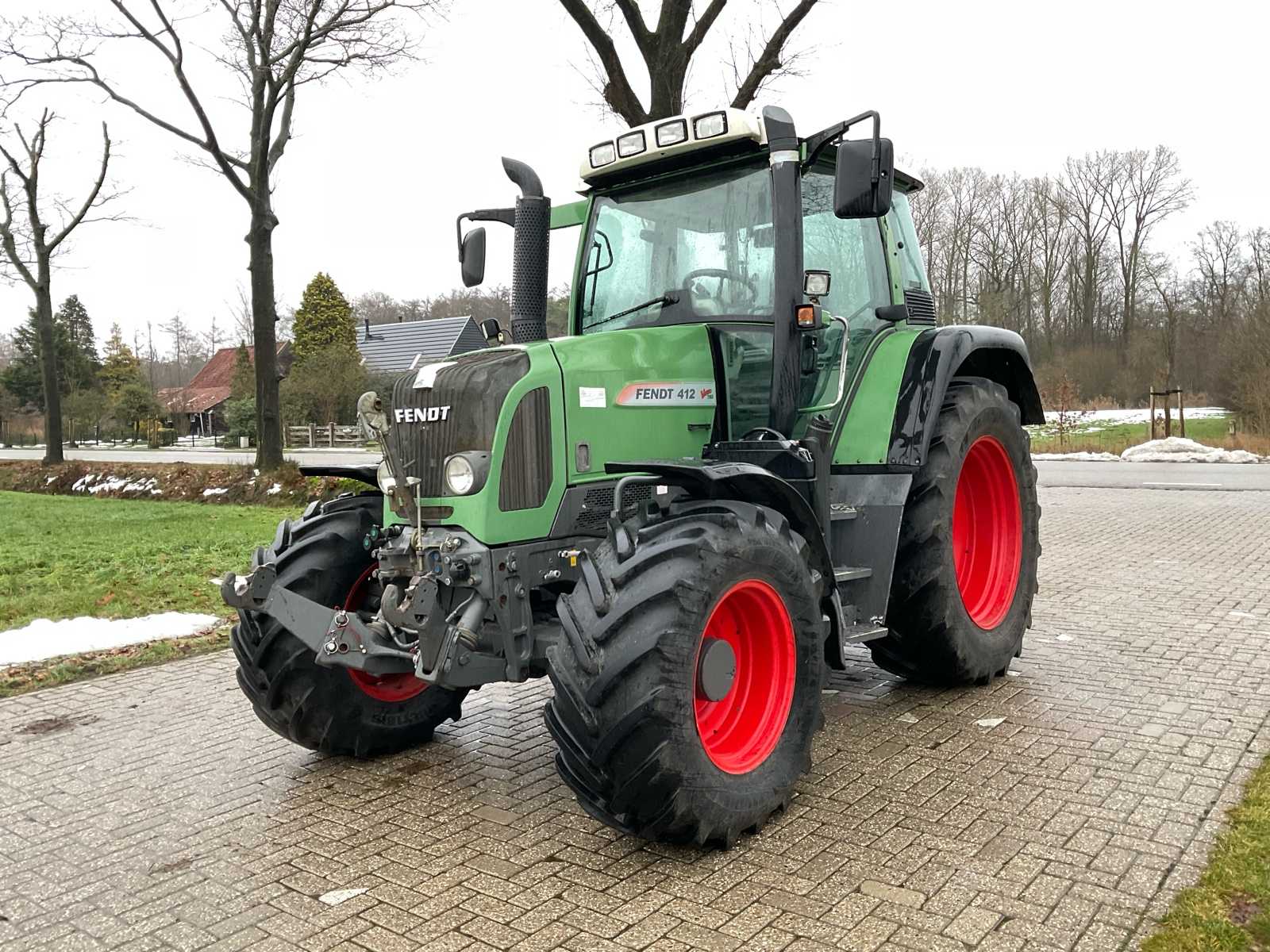 Fendt 412 All-wheel drive agricultural tractor