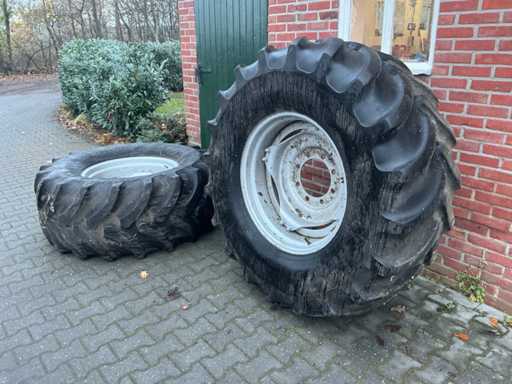 Pneu tracteur Firestone 600/65 R28 sur jante 8 trous (2x)